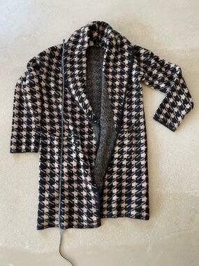 a new day Black & Beige Houndstooth Open-Front Shawl Cardigan